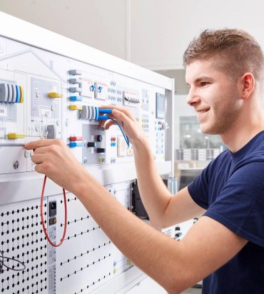 Elektroniker/-in für Gebäude- und Infrastruktursysteme